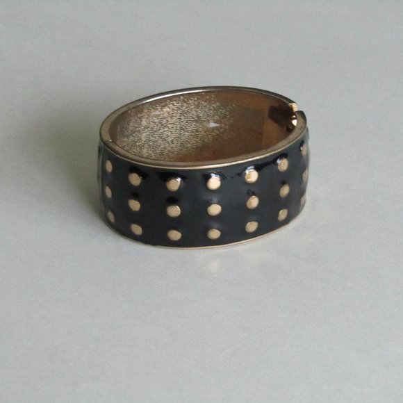Vintage Black Enamel Gold Dot Metal Hinged Oval Bangle Fashion Jewelry Bracelet - Picture 1 of 9